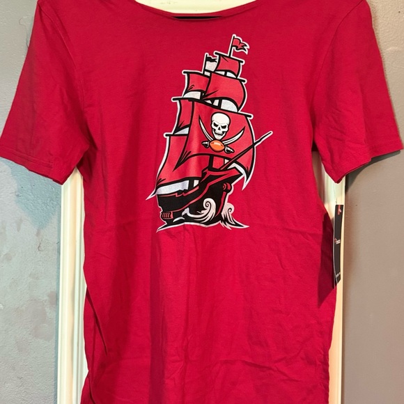 Tampa Bay Buccaneers Fanatics Red NFL Graphic Tee - Picture 1 of 10
